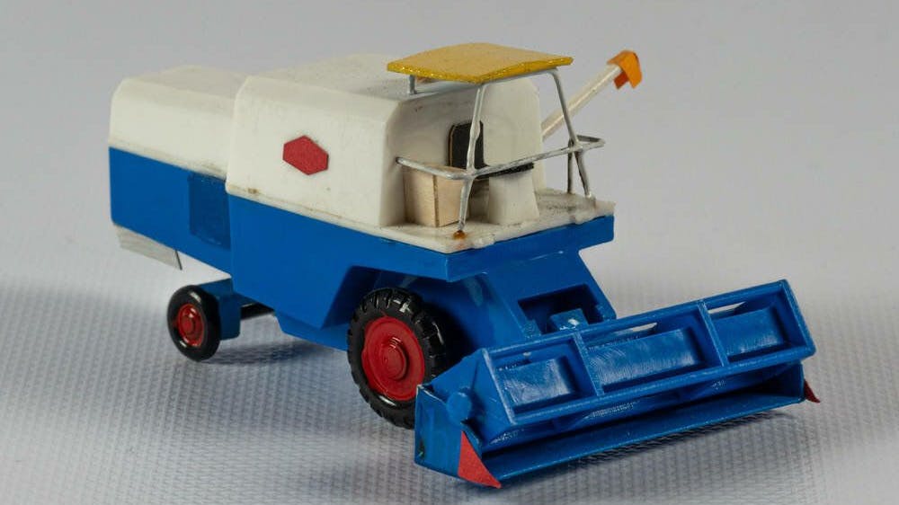 Auch solche Spielzeug-Mähdrescher waren beliebt.