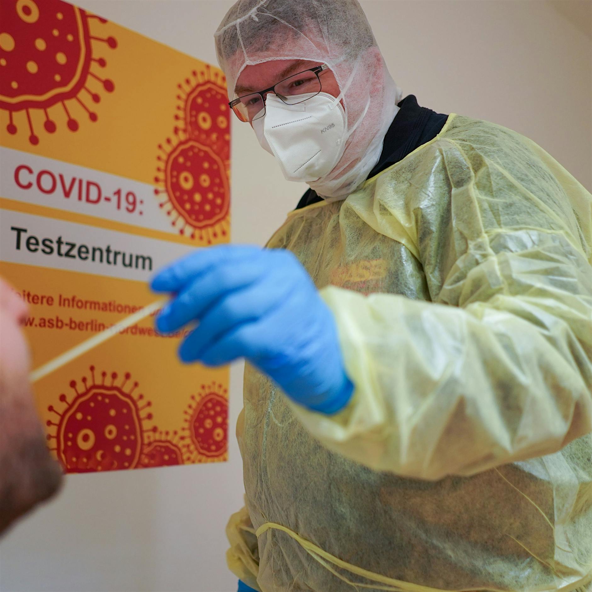 RKI meldet neue Höchstwerte: 29.875 Neuinfektionen und 598 Tote in Deutschland