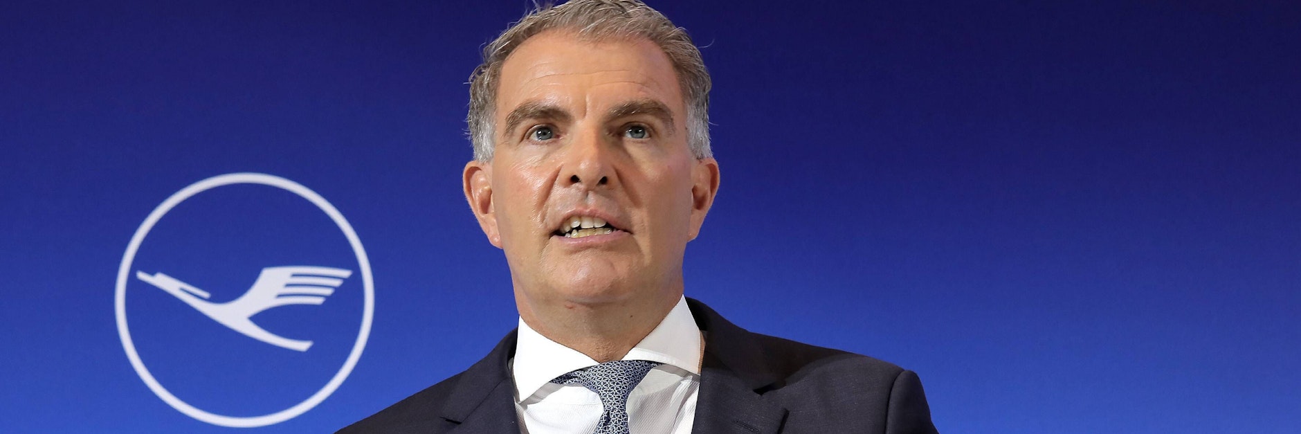 Lufthansa-Chef Carsten Spohr droht mit Massenentlassungen im Frühjahr.