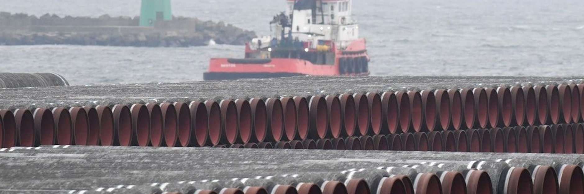 Der Hafen Mukran auf Rügen gilt als wichtigster Umschlagplatz für den Bau der Pipeline.