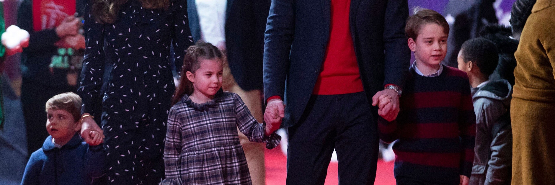 Prinz William und Herzogin Kate besuchen mit ihren Kindern Louis, Charlotte und George eine Theaterveranstaltung in London.