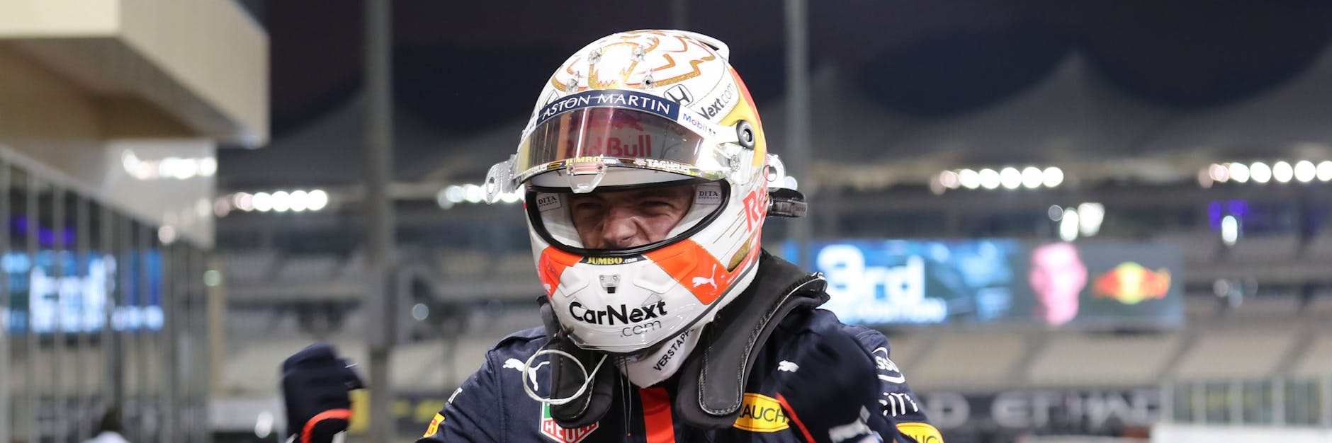 Max Verstappen jubelt über die Poleposition in Abu Dhabi.