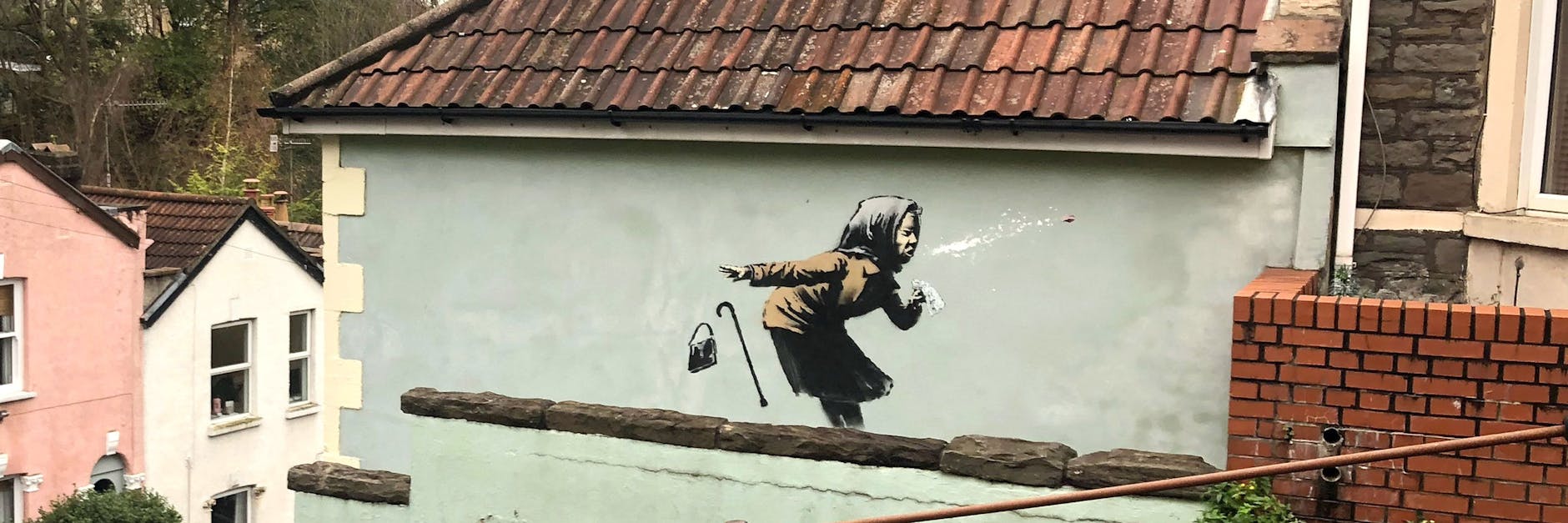 Das neueste Banksy-Kunstwerk an einem Haus in Bristol.