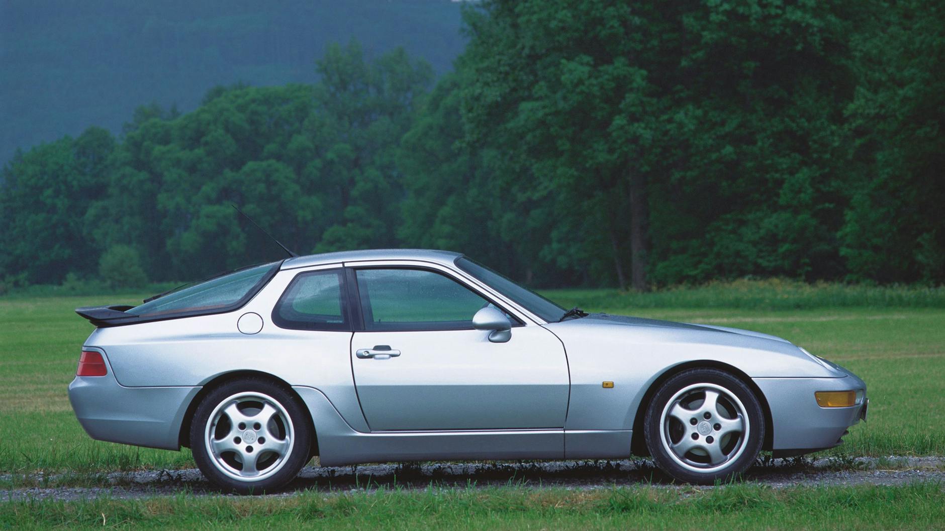 Evolution: Der Porsche 968 folgte 1991 erstmals auf den ähnlich gestalteten 944 - auch beim Antrieb setzte Zuffenhausen weiter auf das Transaxle-Prinzip. 