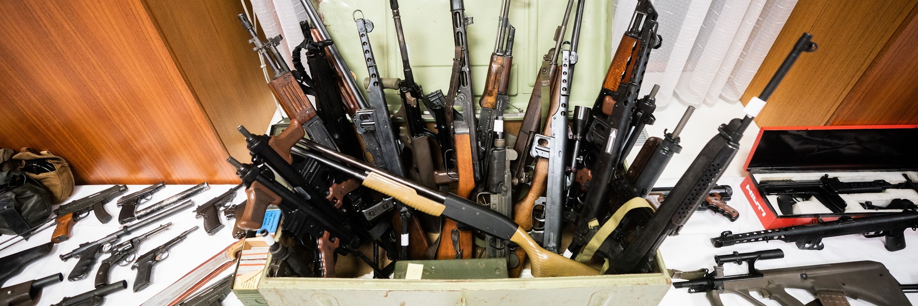 Beschlagnahmte Waffen, die bei der Zerschlagung des rechtsextremen Netzwerks entdeckt worden waren.&nbsp;