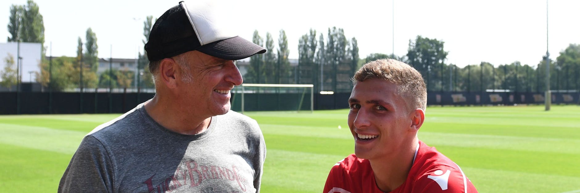 Grischa Prömel mit Papa Roland nach dem Training. 