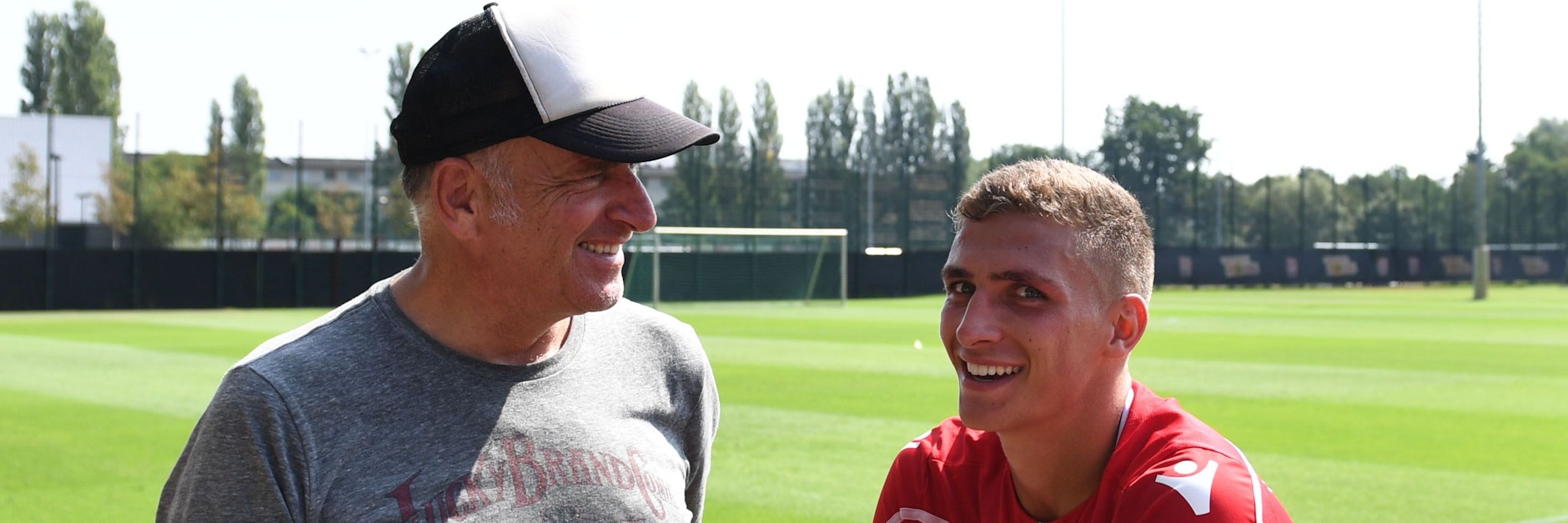 Grischa Prömel mit Papa Roland nach dem Training.&nbsp;