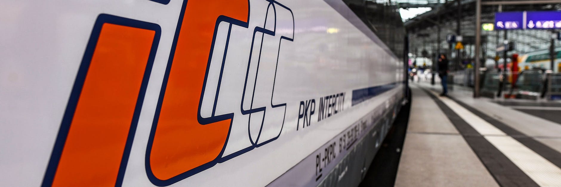 Startklar zur Premierenfahrt. Doch nur rund ein Dutzend Fahrgäste ist an Bord des Eurocity 57.