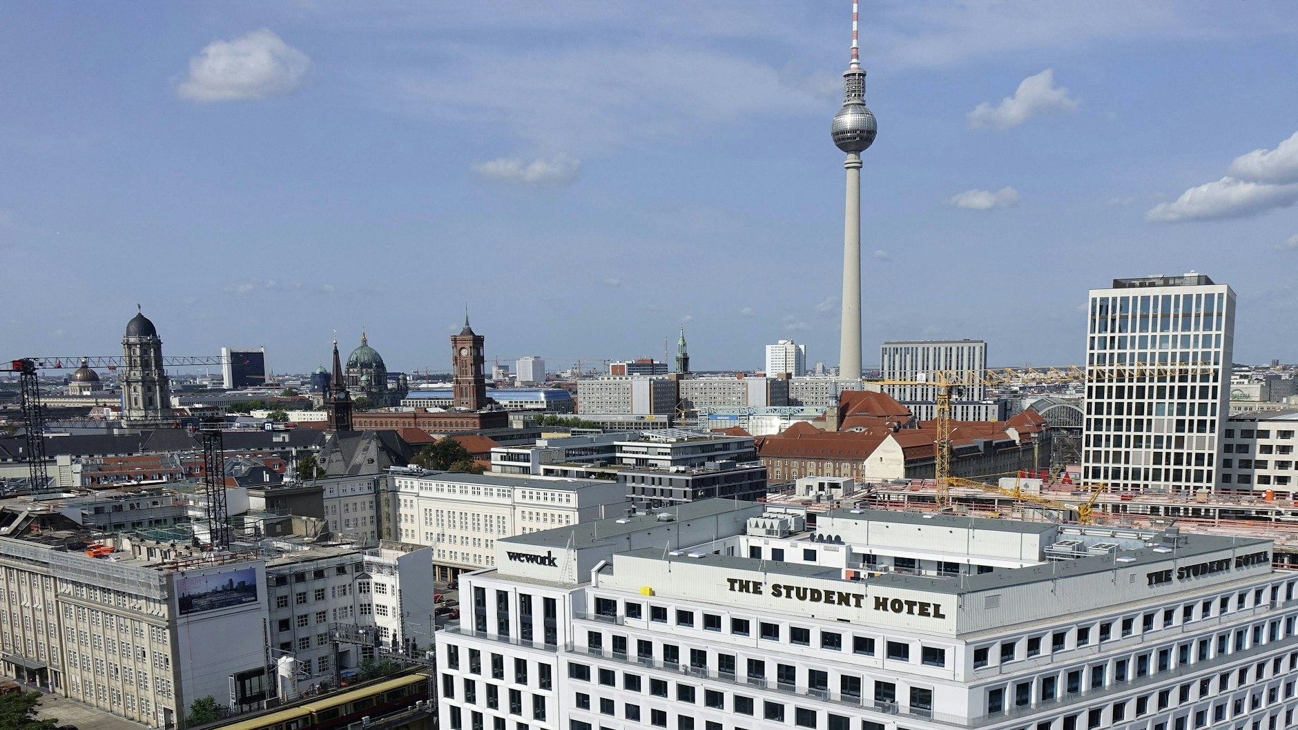 Zum ersten Mal seit 15 Jahren wird die Bevölkerung in Berlin weniger.