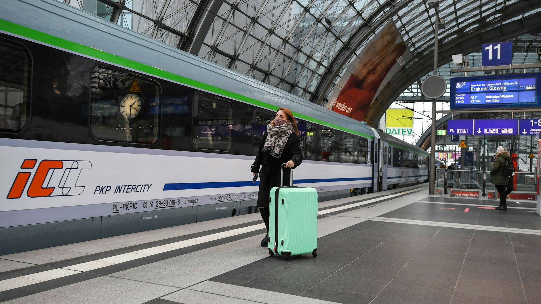 Sonntag gegen 10.30 Uhr an Gleis 11 des Hauptbahnhofs: Nur wenige steigen in den EC 57.