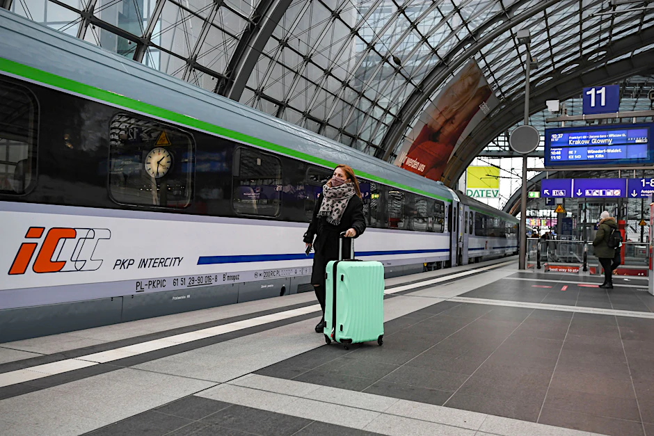 Sonntag gegen 10.30 Uhr an Gleis 11 des Hauptbahnhofs: Nur wenige steigen in den EC 57.