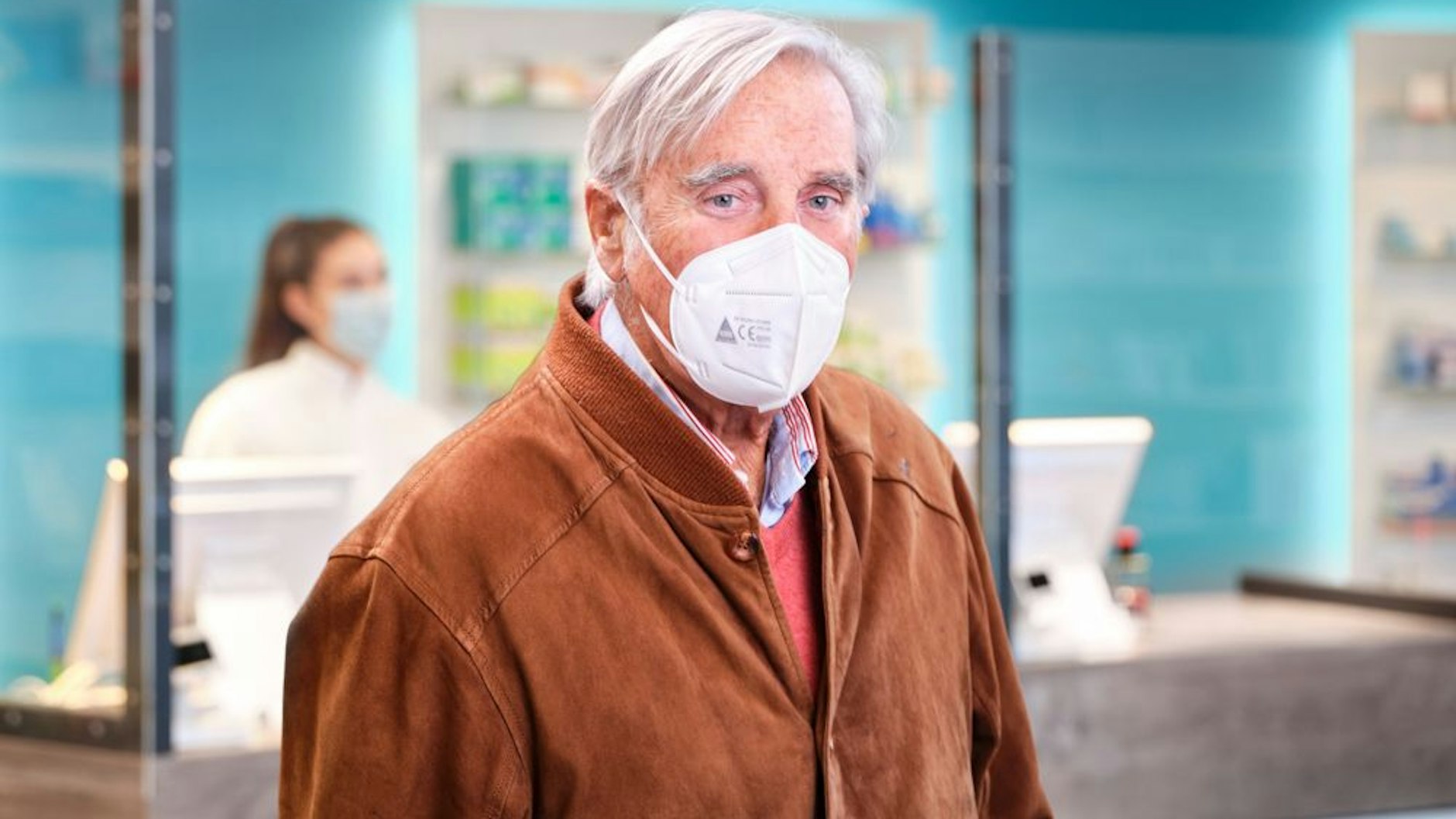 Zunächst bekommen Menschen über 60 drei Masken. 