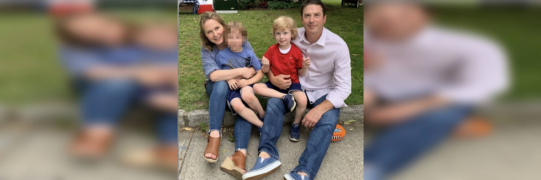 Jessica Johnson mit ihrer Familie. Sohn George (ohne Pixel) hat sie 16.000 Dollar gekostet.