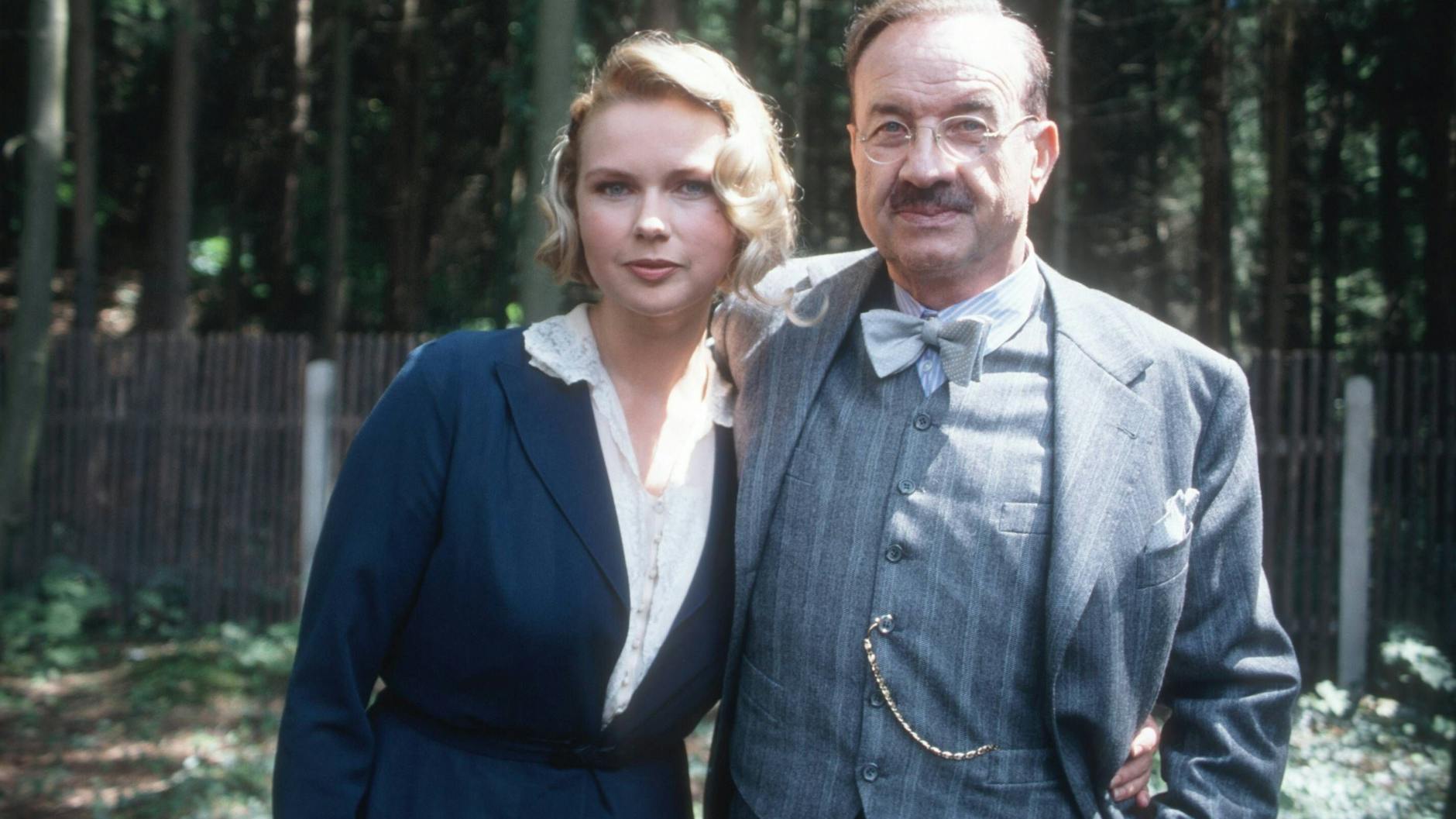 Für die Rolle des Thomas Mann in der ARD-Serie „Die Manns“ bekam Armin Mueller-Stahl (hier mit Veronica Ferres) einen Emmy. 