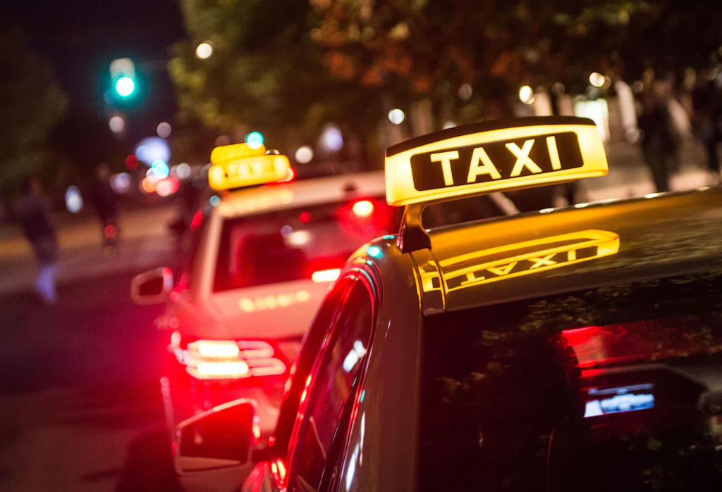„Es sieht düster aus“ - Berlins Taxibranche kämpft um ihre Existenz