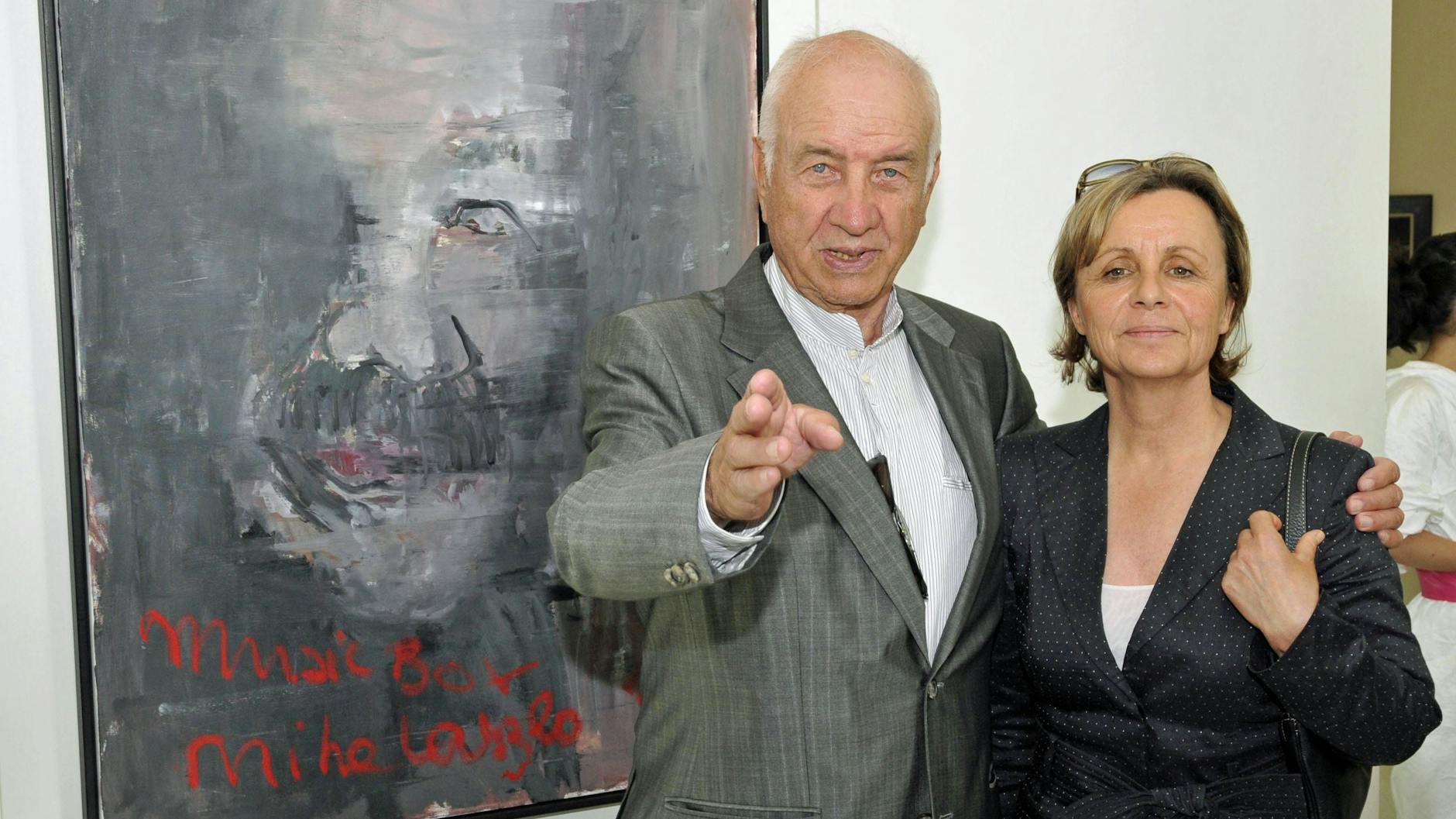 Schauspieler Armin Mueller-Stahl neben seiner Frau Gabriele bei einer Eröffnung seiner Ausstellung in München.