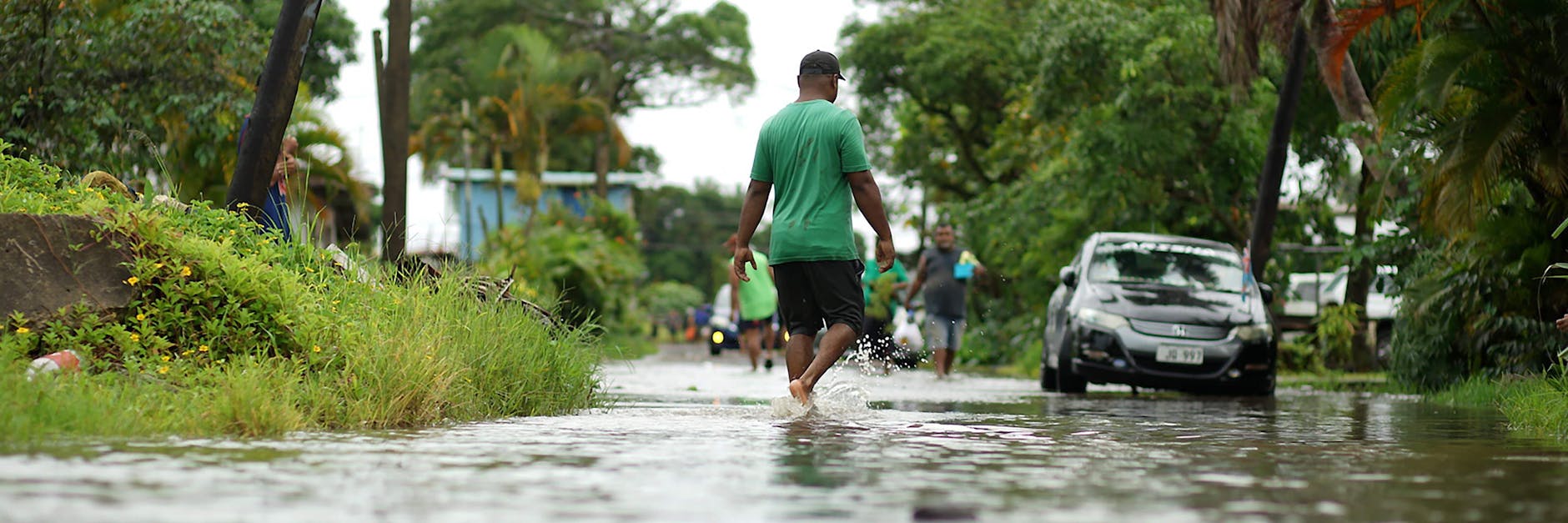 Erste Straßen sind bereits überflutet.