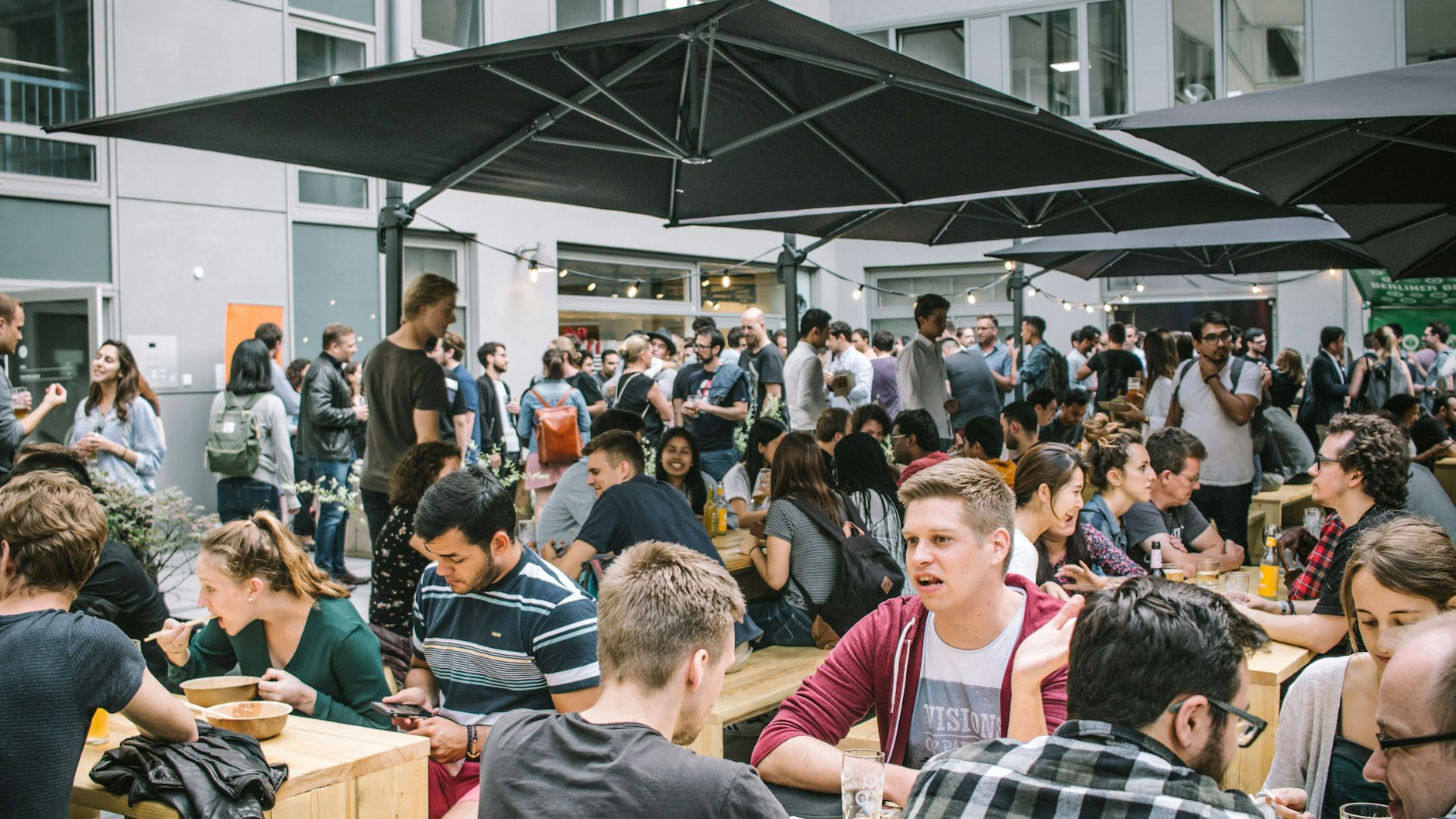 The old days. Networking in the Silicon Allee courtyard.&nbsp;