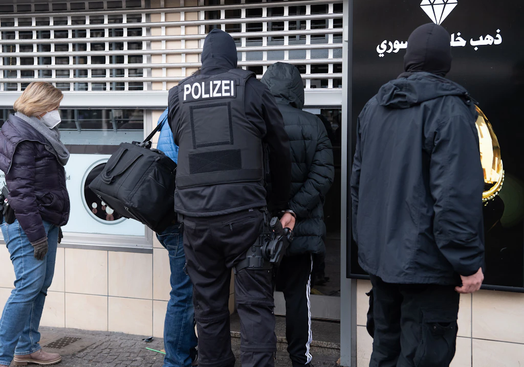 Nach Goldmünzen-Coup: Razzia im Berliner Clanmilieu