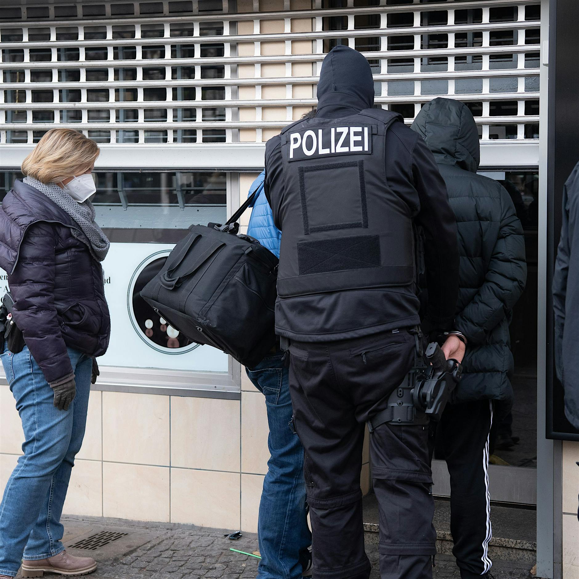Nach Goldmünzen-Coup: Razzia im Berliner Clanmilieu
