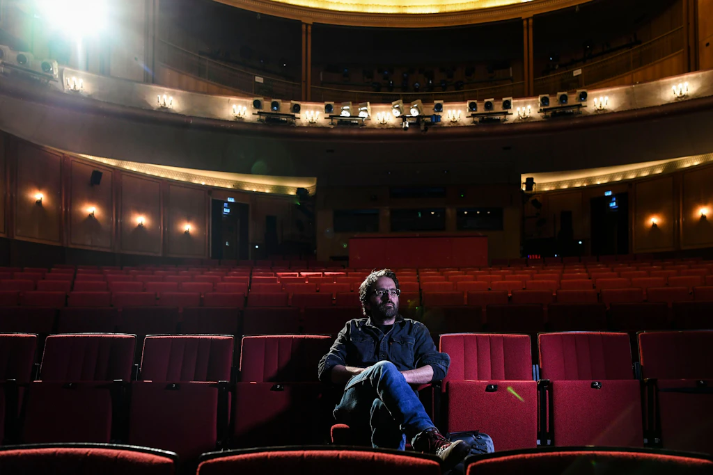 Schlafende Orte: Arbeitslicht in der Volksbühne