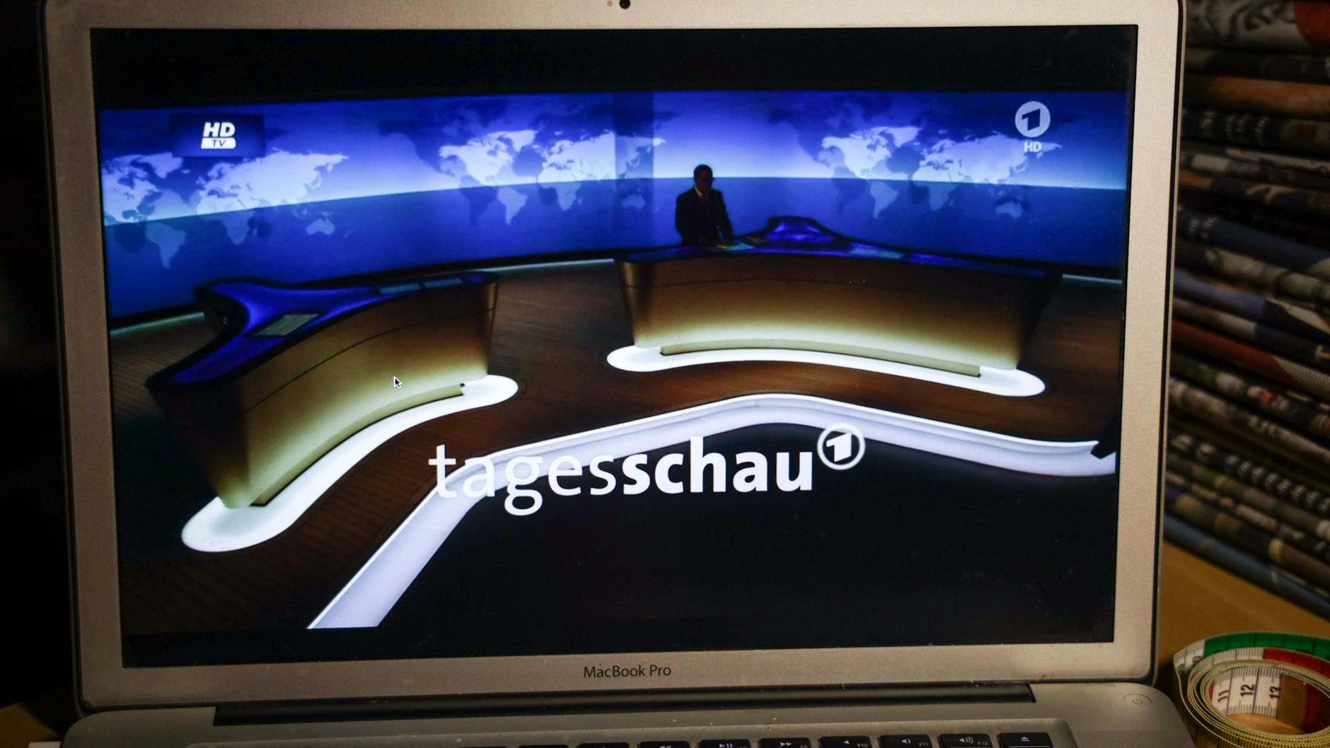 Die „Tagesschau“ auf einem Laptop-Monitor.