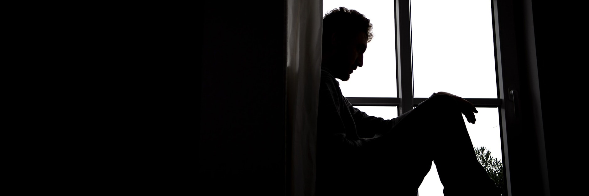 Immer mehr Menschen fühlen sich durch die Pandemie psychisch belastet. Auf Therapieplätze muss man allerdings monatelang warten.