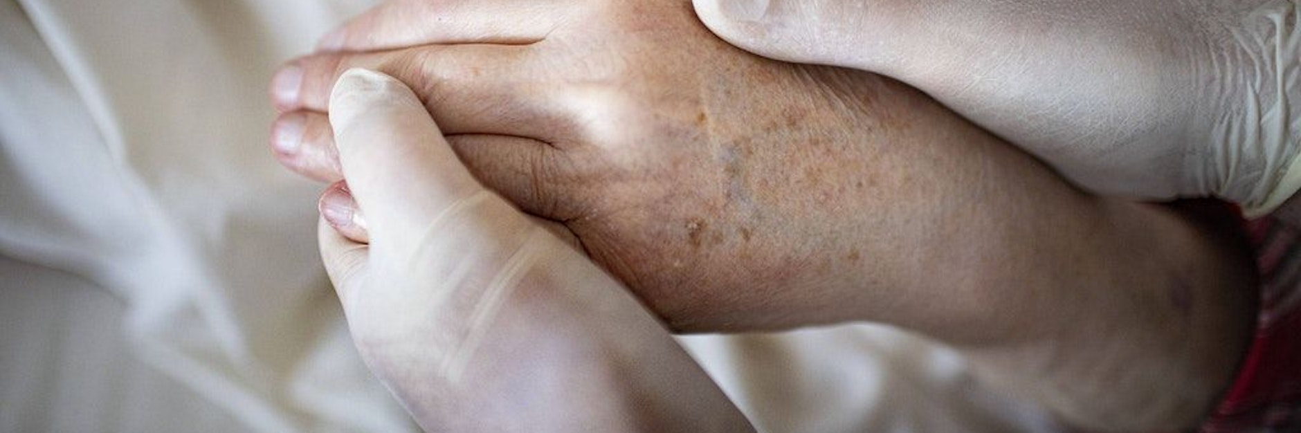 In Berliner Pflegeheimen gelten neue Corona-Regeln (Symbolbild).