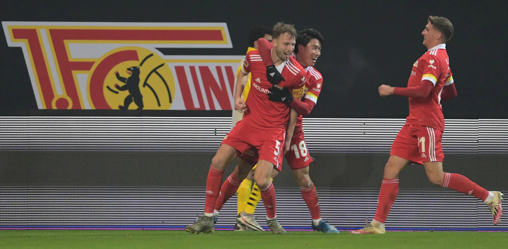 Union besiegt Borussia Dortmund mit Köpfchen 2:1