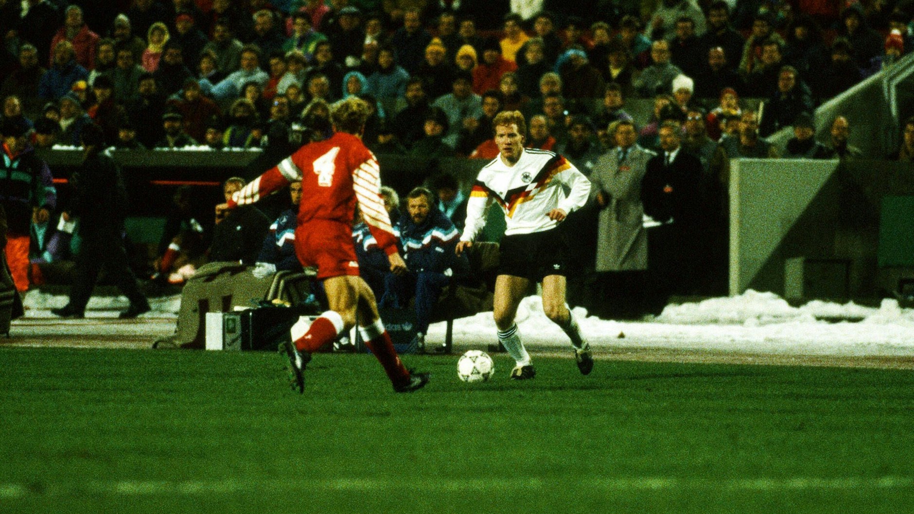 Matthias Sammer stand in der Startelf beim ersten Auftritt der gesamtdeutschen Nationalmannschaft am 19. Dezember 1990.