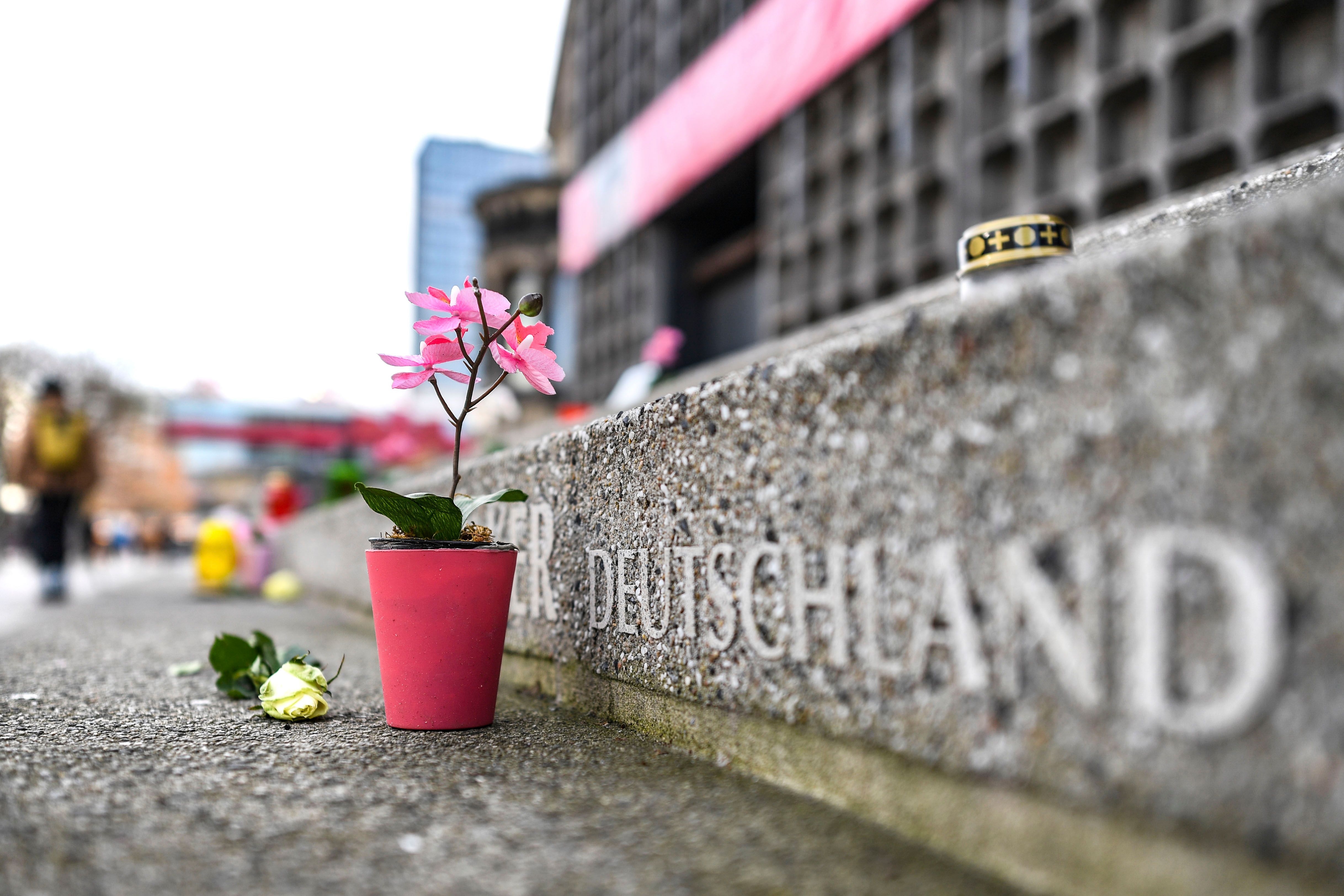 Terror-Anschlag Auf Breitscheidplatz: Stilles Gedenken An Die Opfer