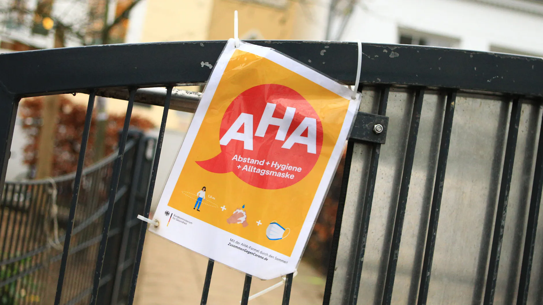 Corona-Vorgaben: Ein Verstoß kann teuer sein (Symbolbild).