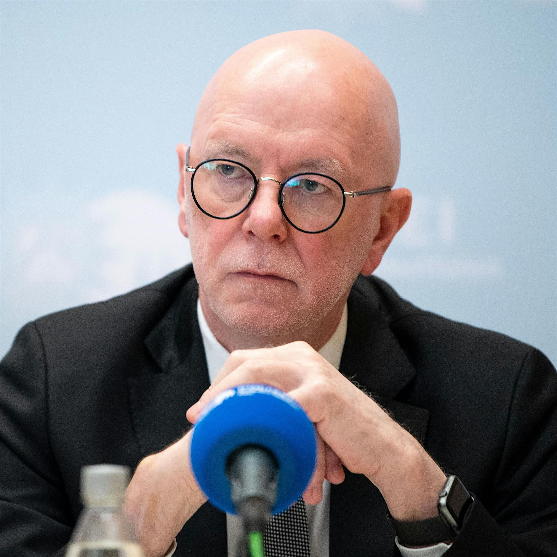 Facebook-Konto gehackt! Kölns Polizeipräsident verschickt unwissentlich Virus an Freunde