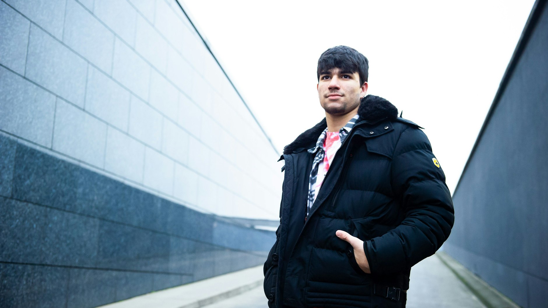 Sali Mahmud, 17, in der Nähe des Gesundbrunnen-Centers. Er wollte im Hotelfach arbeiten, durch Corona musste er seine Pläne ändern.&nbsp;&nbsp;<br>
