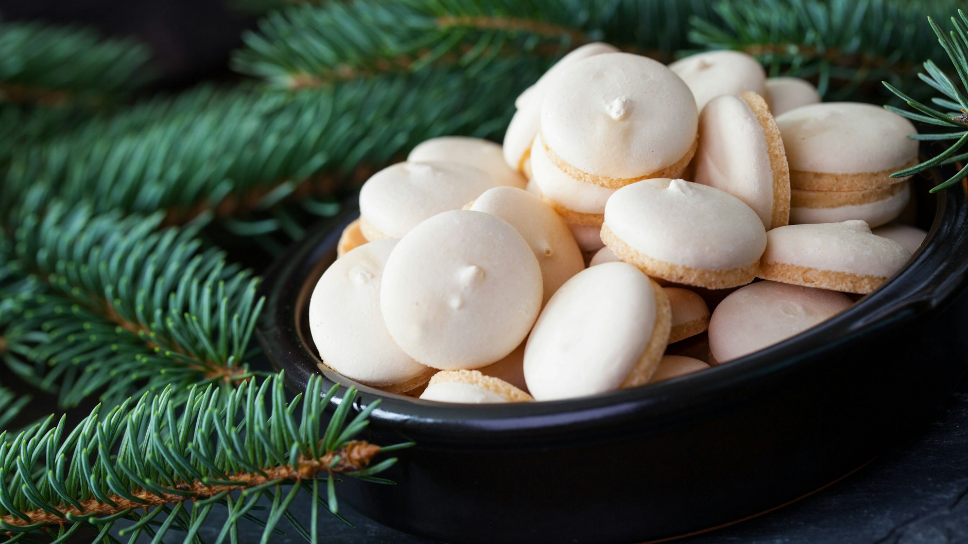 Anisplätzchen sind ein Klassiker der Weihnachtsbäckerei. 