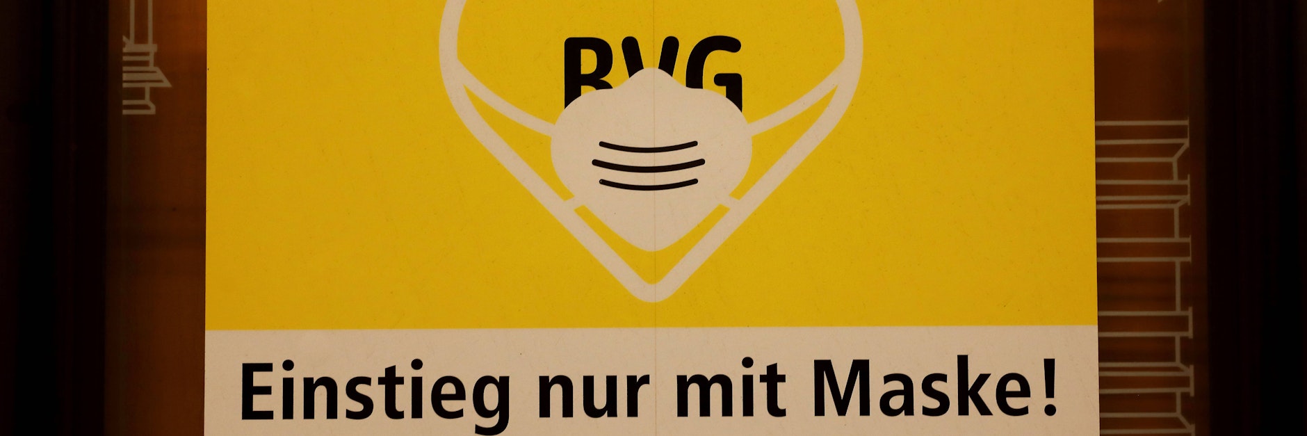 Mit diesen Schildern weist die BVG auf die Maskenpflicht in den Zügen hin. Daran müssen sich auch Kinder ab sechs Jahren halten.
