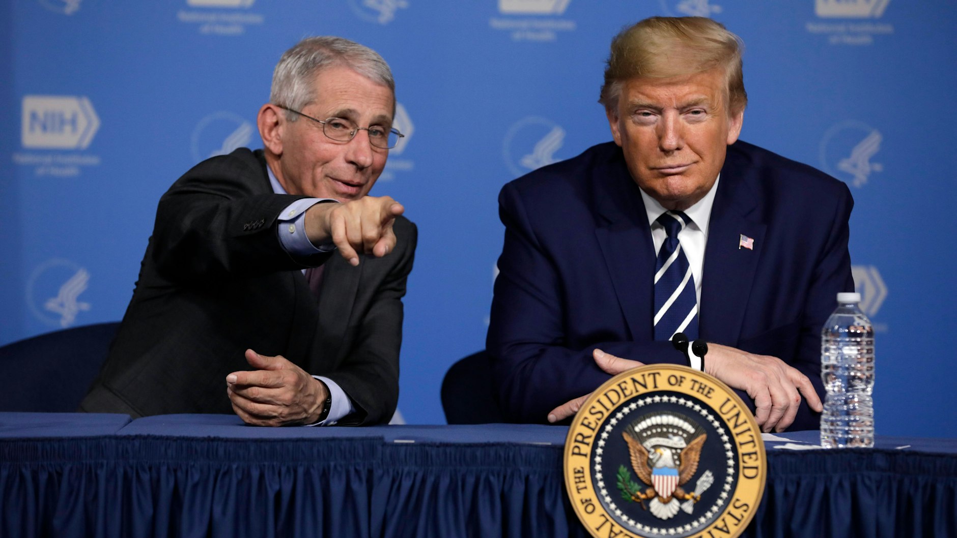 Trügerische Einigkeit: Anthony Fauci ließ sich auch von Donald Trumps Einschüchterungsversuchen nicht beeindrucken.&nbsp;