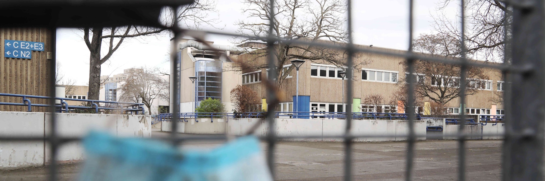 An der Carl-von-Ossietzky-Schule in Kreuzberg unterrichtete Soydan A. Deutsch, Türkisch und Ethik.