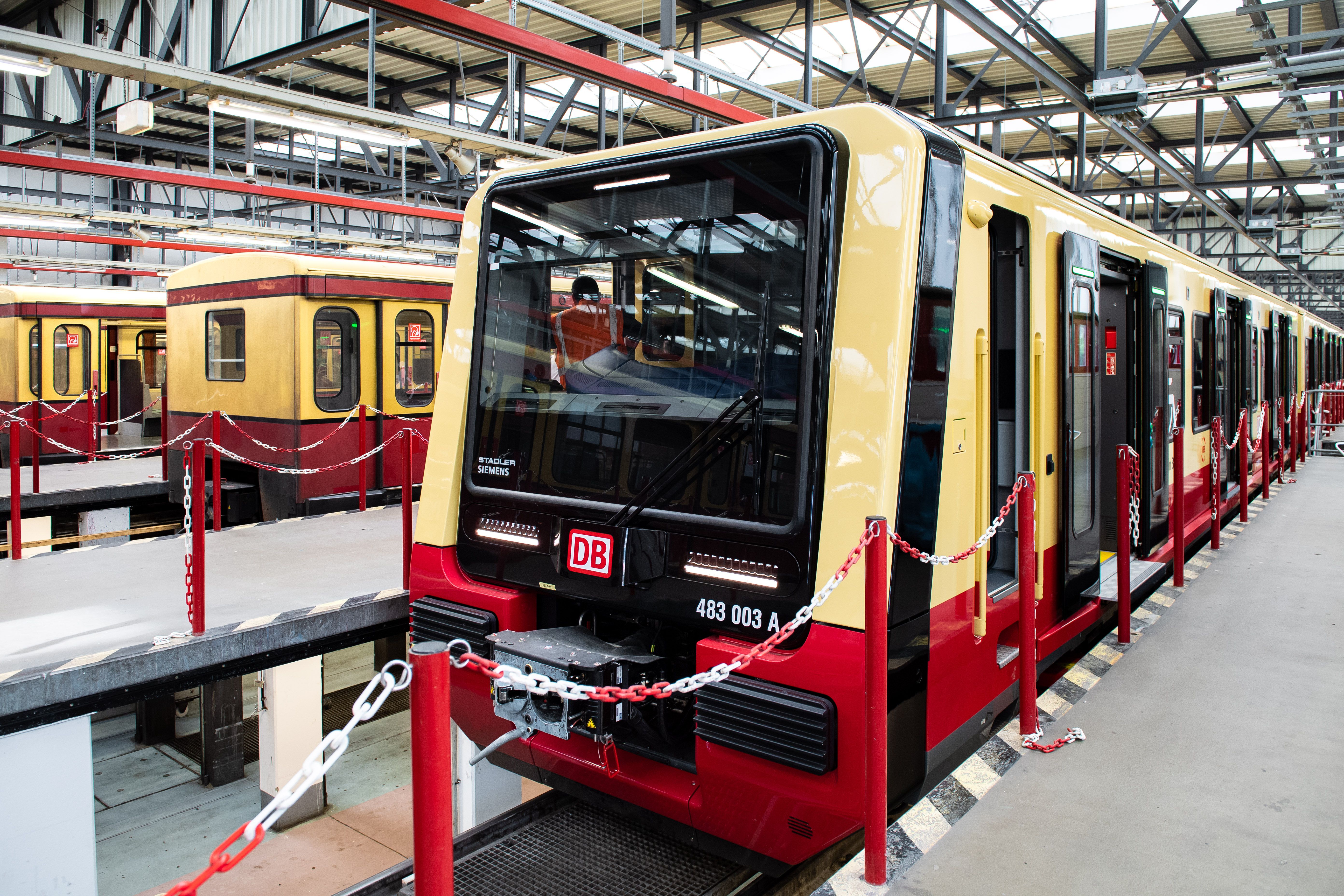 Die Erste Neue Berliner S-Bahn Startet Am Neujahrstag Um 0.01 Uhr