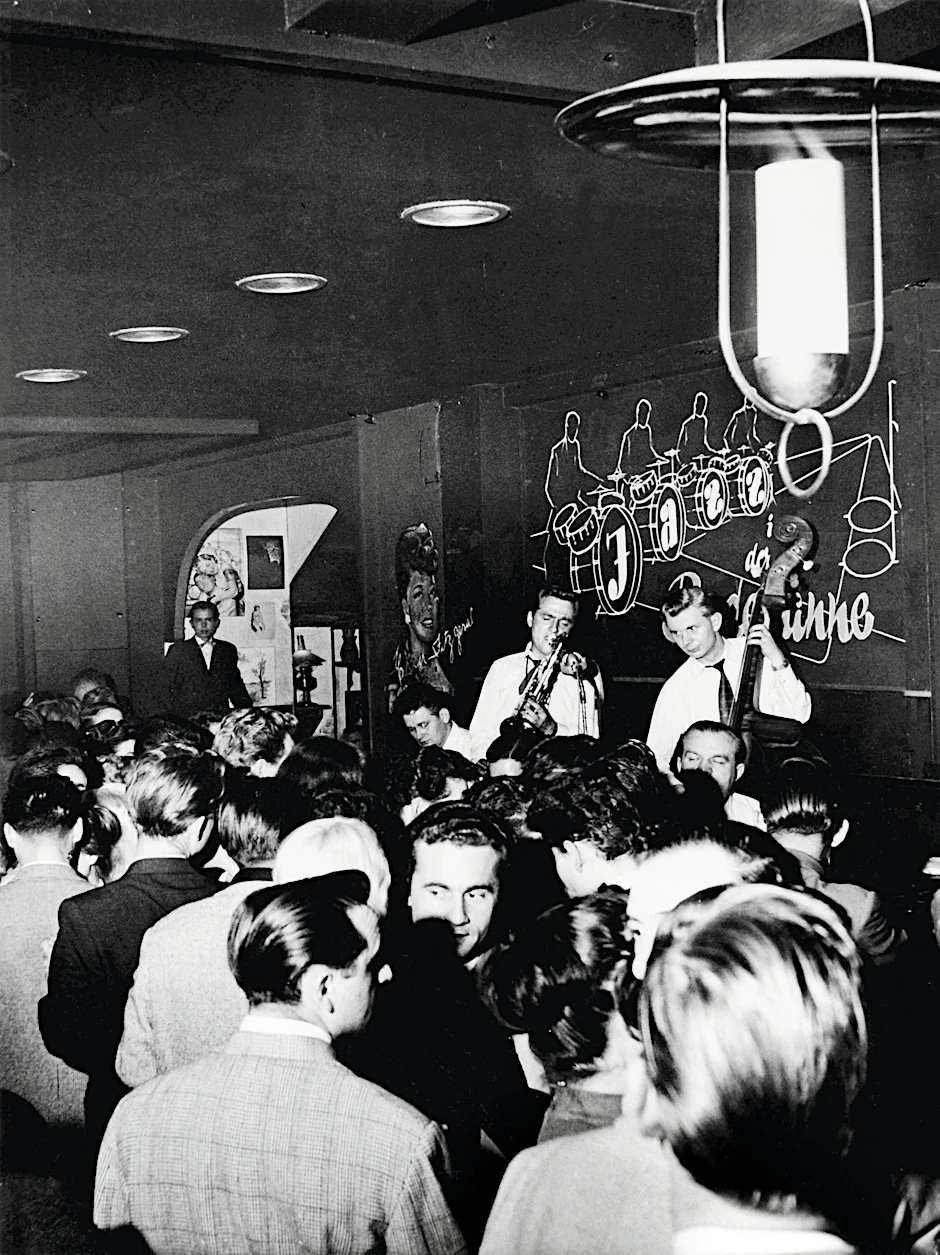 Im Bann des Jazz. Das Tanzlokal Badewanne in Schöneberg ist in den 1950er-Jahren sehr beliebt. Stars wie Duke Ellington und Ella Fitzgerald treten hier auf.