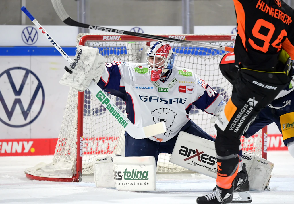 Viel Lob für Eisbären-Debütant Tobias Ancicka
