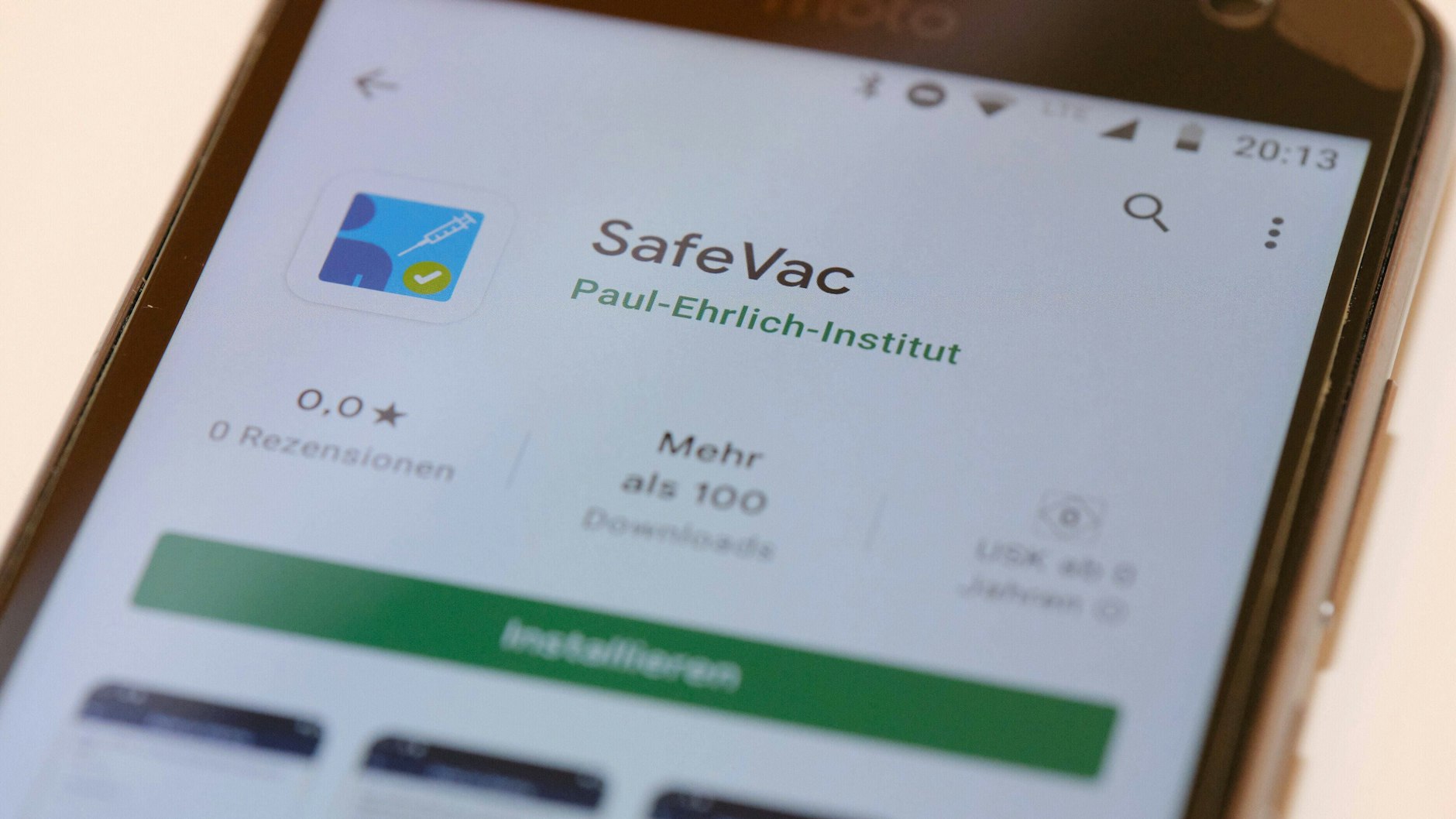 Über die App SafeVac können Nebenwirkungen der Corona-Impfung gemeldet werden.