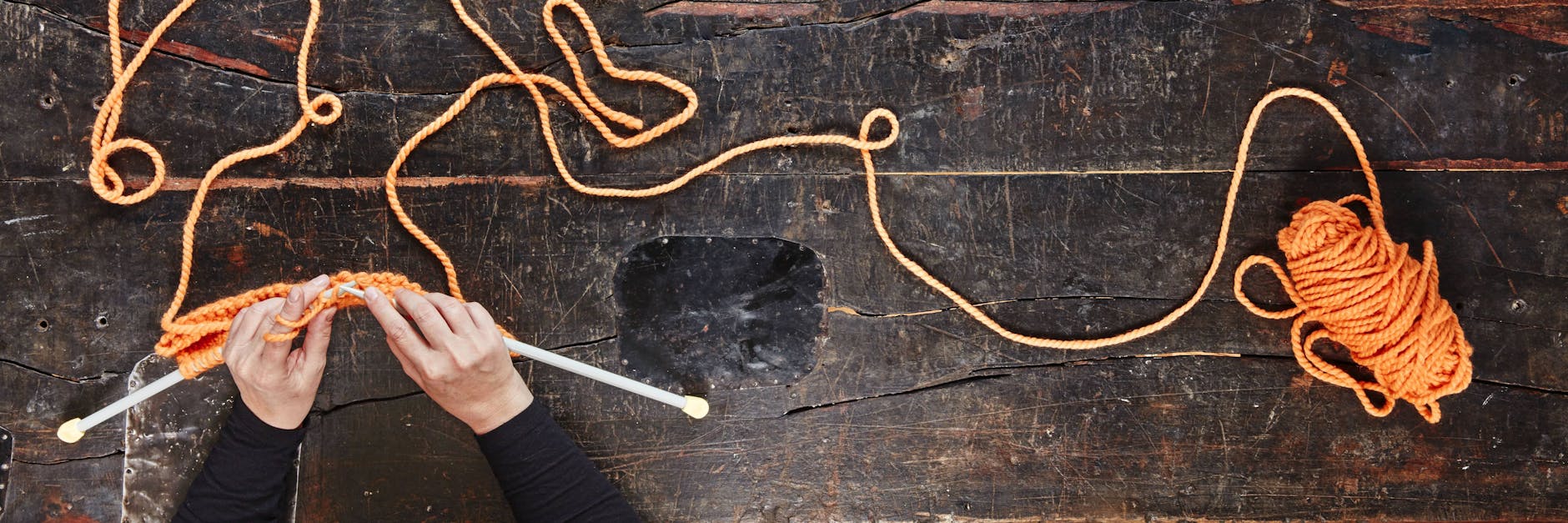 Stricken ist ein verstaubtes Hobby? Nein! Immer mehr Menschen greifen zur Nadel.