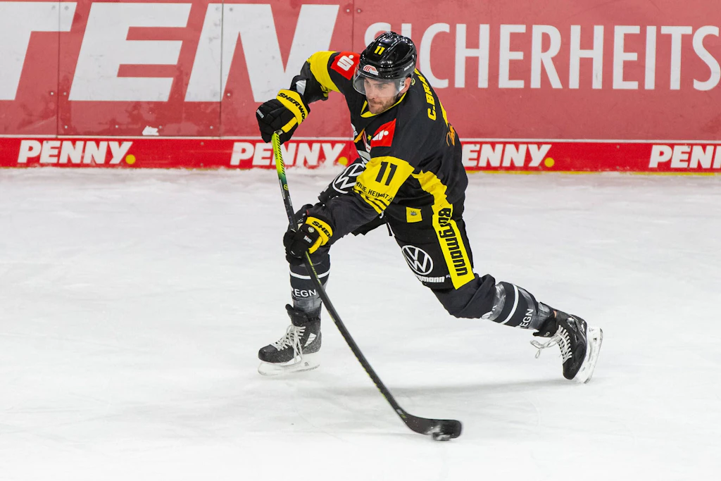 DEL: Eisbären Berlin empfangen die Krefeld Pinguine mit Constantin Braun