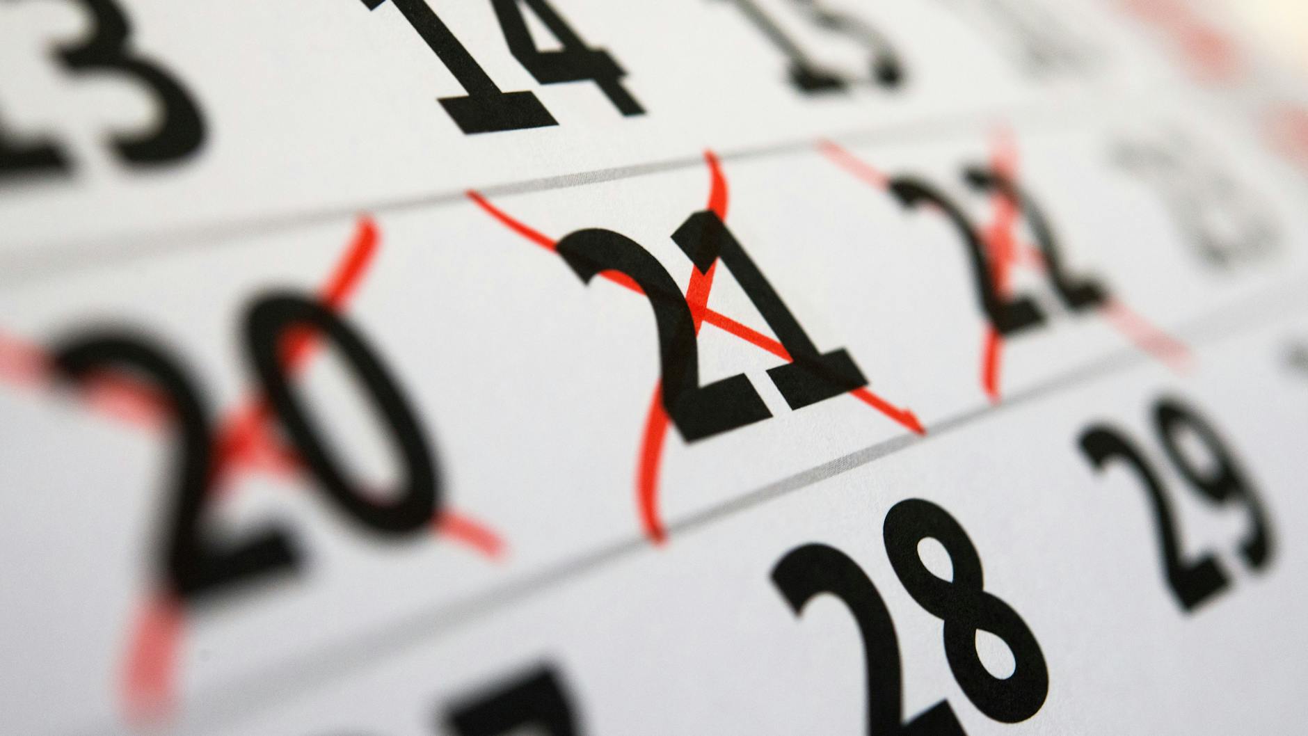 Wer seinen Urlaub günstig plant, kann sich längere Auszeiten gönnen.