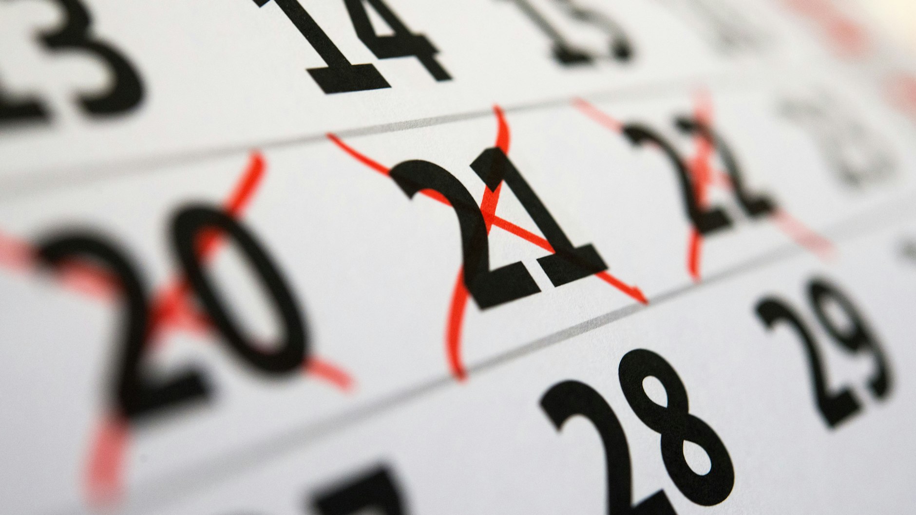 Wer seinen Urlaub günstig plant, kann sich längere Auszeiten gönnen.