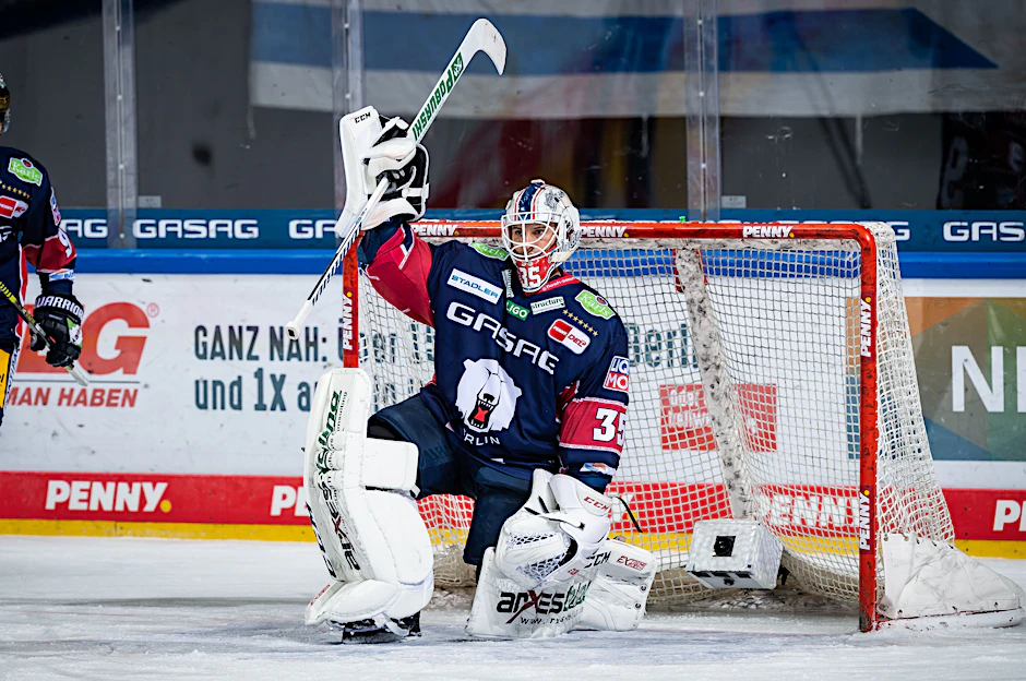 Mathias Niederberger ließ gegen die Krefeld Pinguine keinen Gegentreffer zu.