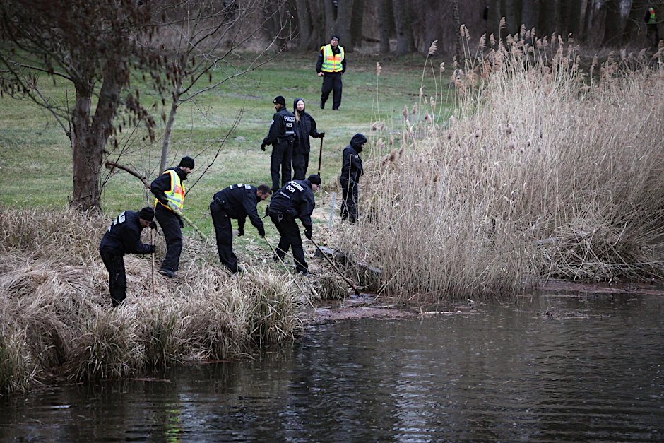 Die Polizei am Storkower Kanal im März 2019.