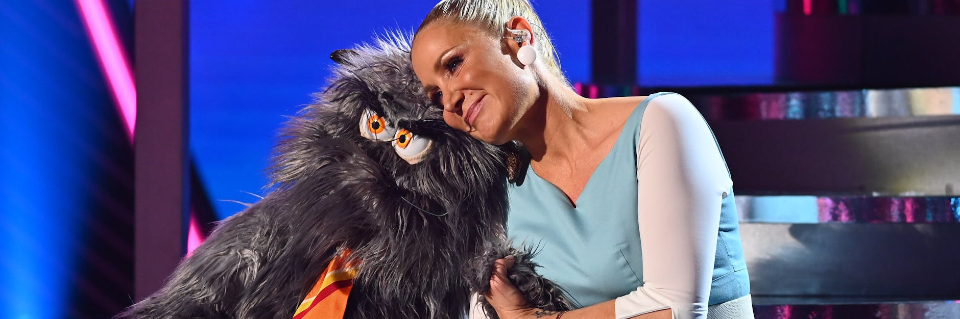 Auch Janine Kunze steht in der Show auf der Bühne - ihr Duett-Partner ist eine Zottel-Puppe namens Werner Edel.