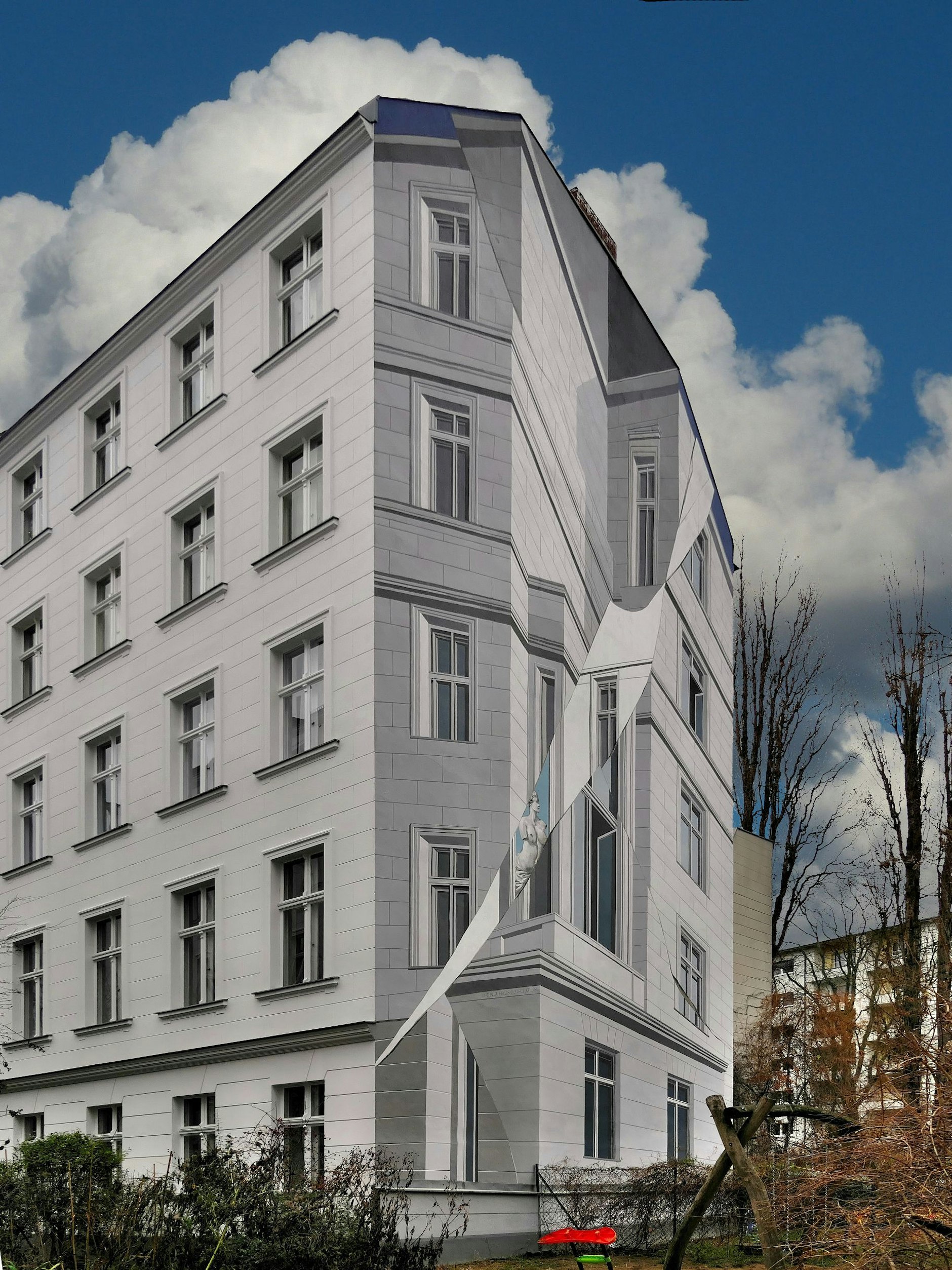 Die „Gebrochene Fassade“ von Künstler Gert Neuhaus in der Obentrautstraße ist das Lieblingsbild von Sammler Norbert Martins.